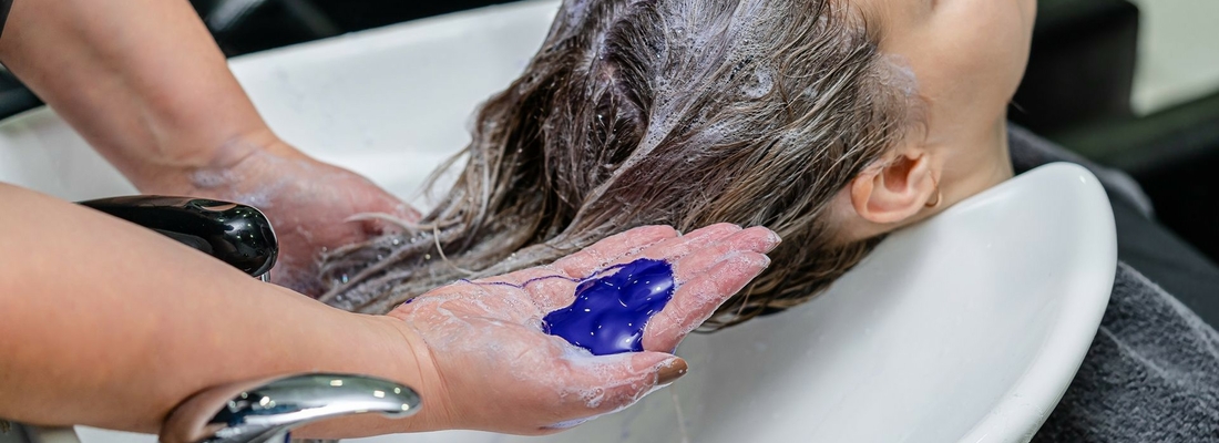 Pourquoi utiliser un shampoing anti-jaunissement ?