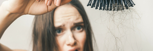 Chute de cheveux : pensez au shampoing adapté !